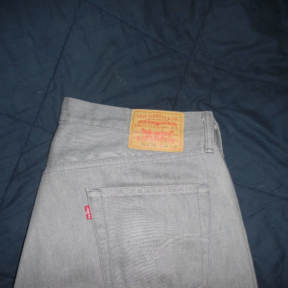 LEVI'S 501 BUTTON FLY JEANS. MENS.  NWOT. 38X30.